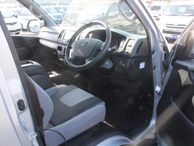 ハイエースバン キャンパー鹿児島 バース (リチウムバッテリー)(1500Wインバーター)(ベバスト製FFヒーター)(家庭用エアコン)(DC冷蔵庫)(電子レンジ)(コンバーター)(走行充電)(シンク)(35枚目)