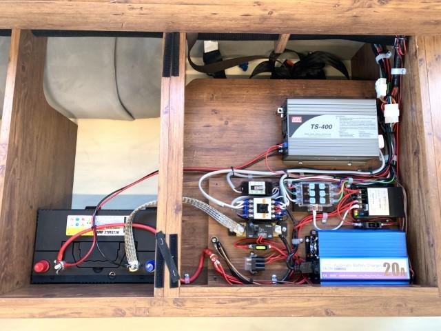 ハイエースバン フレックス モビーディック SH01 (シングルサブバッテリー)(FFヒーター)(400Wインバーター)(走行充電)(コンバーター)(デジタルインナーミラー)(DC冷蔵庫)(リアスピーカー)(22枚目)