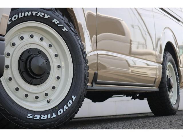 ハイエースバン ロングスーパーＧＬ　アースカラー　ＡＬＰＩＮＥ　ベッドキット　フローリング　ベージュ　ベッドキット　ＫＮＯＴ　ＲＥＣＯＲＤＳ　デジタルインナーミラー　パノラミックビューモニター　プッシュスタート　ＬＥＤヘッドライト（5枚目）