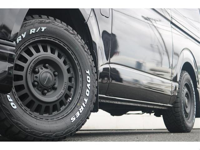 ハイエースバン 　２．８ダークプライムＩＩマルチロールトランスポータータイプ２　ＫＹＯＨＯ　二百式改　１５インチアルミホイール　モデリスタ　フロントスポイラー　ファルケン　Ｗ１１タイヤ　ベッドキット　オーバーフェンダー（3枚目）