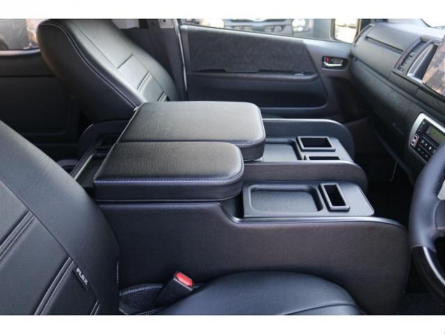 ハイエースワゴン ＧＬ　ロング　内装架装ｆａｍｉｌｉａｒ　ＦＦヒーター　ＢＩＧＸ　ＯＰＴＭサウンド　ＮＣ－１アルミ　シートカバー　ドアバイザー　ルーフスピーカー　ＥＴＣ　センターコンソール　ＬＥＤテール　エアロ　サブバッテリー（5枚目）