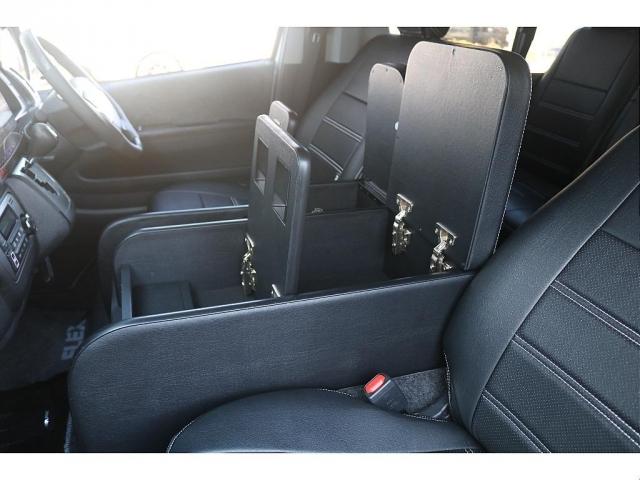 ハイエースワゴン ＧＬ　ロング　内装架装ｆａｍｉｌｉａｒ　ＦＦヒーター　ＢＩＧＸ　ＯＰＴＭサウンド　ＮＣ－１アルミ　シートカバー　ドアバイザー　ルーフスピーカー　ＥＴＣ　センターコンソール　ＬＥＤテール　エアロ　サブバッテリー（9枚目）