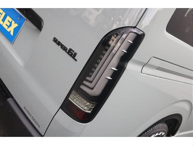 ハイエースバン ロングスーパーＧＬ　ＭＢエディション　ベッドキット　Ｔ－ｆｏｒｃｅフロントスポイラー　ＣＲＳ　リアウィング　ＡＬＰＩＮＥ　　ＢＩＧＸ　Ｄ／Ａ　アーバンカーキ　エンブレムブラック塗装　ドアミラーカバー塗装　マットブラック（20枚目）