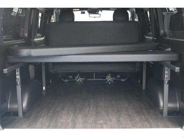 ハイエースバン スーパーＧＬ　ダークプライムＩＩ　ＭＢカスタム　ＢＩＧＸ　フローリング　ベッドキット　ルーフスピーカー　シートカバー　ダウンライト　サイドバー　アミエース　フローリング　ファルケン　Ｗ１１　１７インチ　ＥＴＣ　センターコンソール（2枚目）