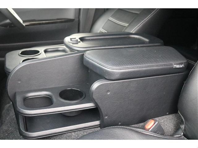 ハイエースバン スーパーＧＬ　ダークプライムＩＩ　ＭＢカスタム　ＢＩＧＸ　フローリング　ベッドキット　ルーフスピーカー　シートカバー　ダウンライト　サイドバー　アミエース　フローリング　ファルケン　Ｗ１１　１７インチ　ＥＴＣ　センターコンソール（4枚目）