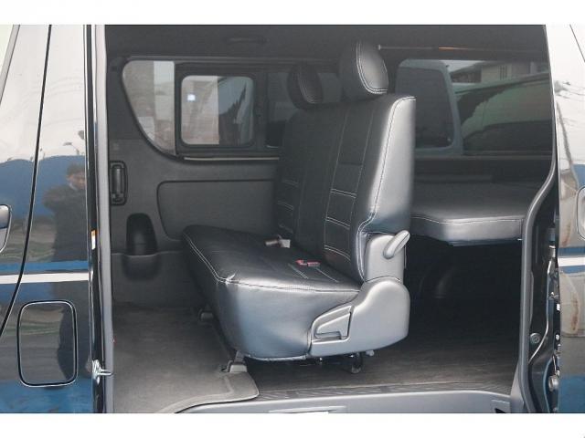 ハイエースバン スーパーＧＬ　ダークプライムＩＩ　ＭＢカスタム　ＢＩＧＸ　フローリング　ベッドキット　ルーフスピーカー　シートカバー　ダウンライト　サイドバー　アミエース　フローリング　ファルケン　Ｗ１１　１７インチ　ＥＴＣ　センターコンソール（7枚目）