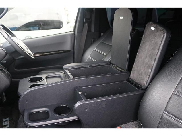 ハイエースバン スーパーＧＬ　ダークプライムＩＩ　ＭＢカスタム　ＢＩＧＸ　フローリング　ベッドキット　ルーフスピーカー　シートカバー　ダウンライト　サイドバー　アミエース　フローリング　ファルケン　Ｗ１１　１７インチ　ＥＴＣ　センターコンソール（15枚目）