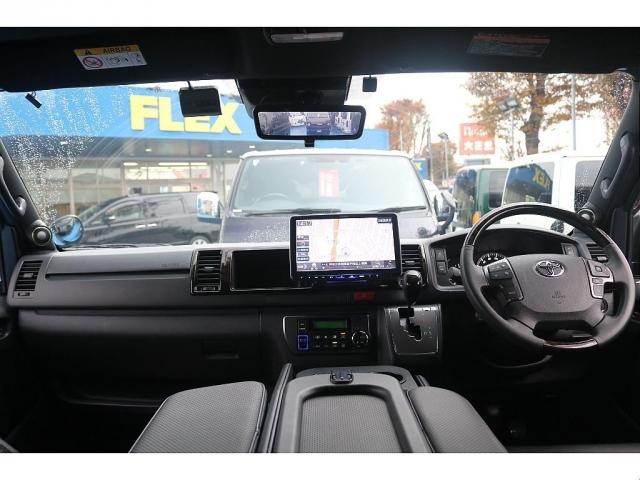 ハイエースバン スーパーＧＬ　ダークプライムＩＩ　ＭＢカスタム　ＢＩＧＸ　フローリング　ベッドキット　ルーフスピーカー　シートカバー　ダウンライト　サイドバー　アミエース　フローリング　ファルケン　Ｗ１１　１７インチ　ＥＴＣ　センターコンソール（16枚目）