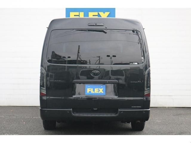 ハイエースバン スーパーＧＬ　ダークプライムＩＩ　ＭＢカスタム　ＢＩＧＸ　フローリング　ベッドキット　ルーフスピーカー　シートカバー　ダウンライト　サイドバー　アミエース　フローリング　ファルケン　Ｗ１１　１７インチ　ＥＴＣ　センターコンソール（20枚目）