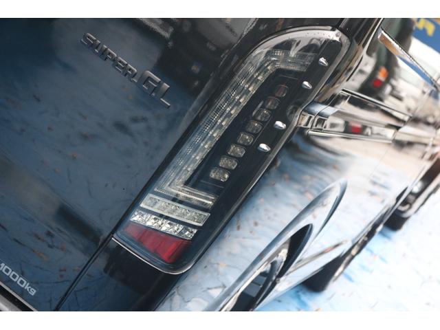 ハイエースバン スーパーＧＬ　ダークプライムＩＩ　ＭＢカスタム　ＢＩＧＸ　フローリング　ベッドキット　ルーフスピーカー　シートカバー　ダウンライト　サイドバー　アミエース　フローリング　ファルケン　Ｗ１１　１７インチ　ＥＴＣ　センターコンソール（32枚目）