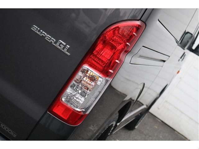 ハイエースバン ロングワイドスーパーGL 丸目フェイスチェンジ ベッドキット ETC フロアマット CFカーゴマット シートカバー キャメル インテリアパネル オープンカントリー ガンメタ ブラウン 4WD ワイドバン カスタム(14枚目)