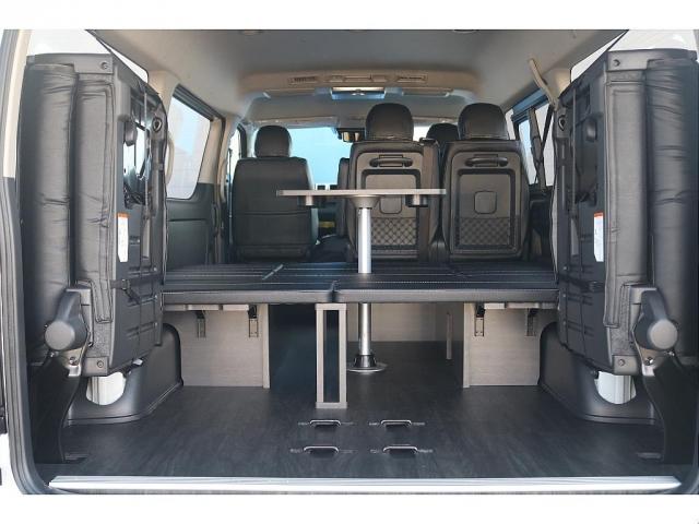ハイエースワゴン GL ロング familiar センターテーブル フラット フローリング施工 ナビ ETC フリップダウンモニター シートカバー ULTIMATE LEDテール NT-1 16インチ デジタルインナーミラー PVM(4枚目)