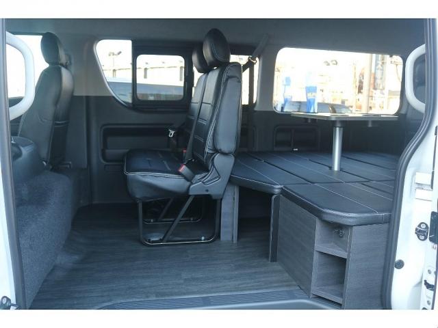 ハイエースワゴン GL ロング familiar センターテーブル フラット フローリング施工 ナビ ETC フリップダウンモニター シートカバー ULTIMATE LEDテール NT-1 16インチ デジタルインナーミラー PVM(14枚目)
