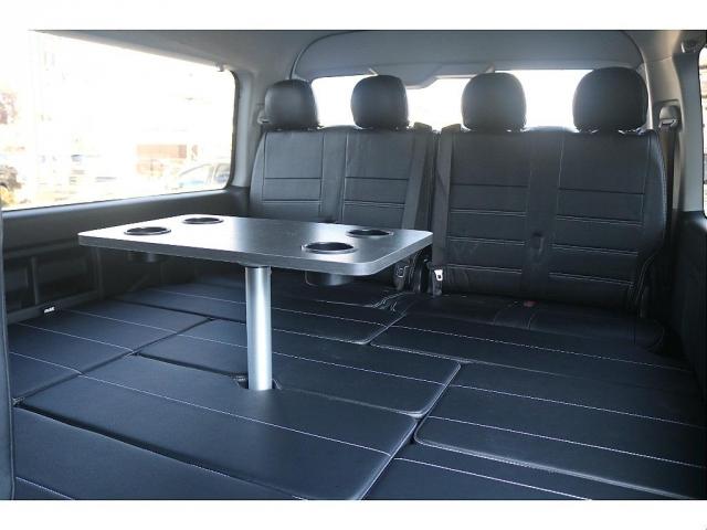 ハイエースワゴン GL ロング familiar センターテーブル フラット フローリング施工 ナビ ETC フリップダウンモニター シートカバー ULTIMATE LEDテール NT-1 16インチ デジタルインナーミラー PVM(16枚目)