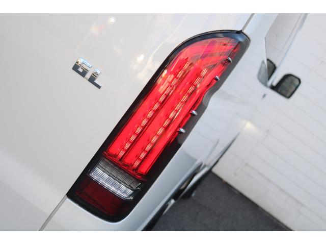 ハイエースワゴン GL ロング familiar センターテーブル フラット フローリング施工 ナビ ETC フリップダウンモニター シートカバー ULTIMATE LEDテール NT-1 16インチ デジタルインナーミラー PVM(23枚目)