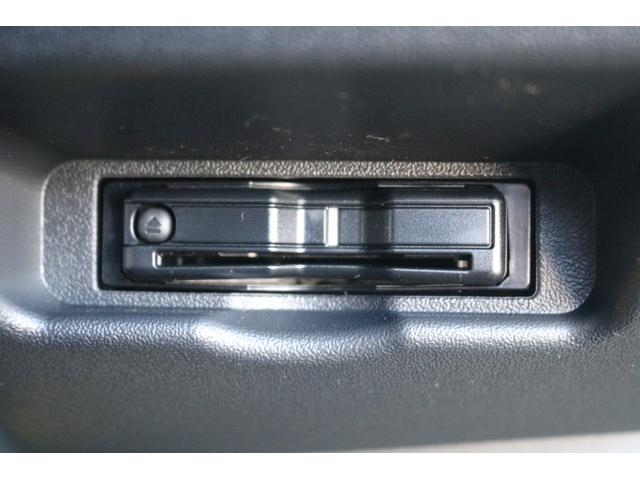 ハイエースワゴン GL ロング familiar センターテーブル フラット フローリング施工 ナビ ETC フリップダウンモニター シートカバー ULTIMATE LEDテール NT-1 16インチ デジタルインナーミラー PVM(33枚目)