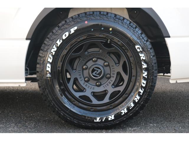 ハイエースワゴン GL ロング familiar センターテーブル フラット フローリング施工 ナビ ETC フリップダウンモニター シートカバー ULTIMATE LEDテール NT-1 16インチ デジタルインナーミラー PVM(36枚目)