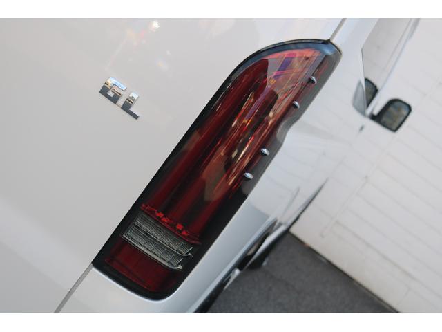 ハイエースワゴン GL ロング familiar センターテーブル フラット フローリング施工 ナビ ETC フリップダウンモニター シートカバー ULTIMATE LEDテール NT-1 16インチ デジタルインナーミラー PVM(37枚目)