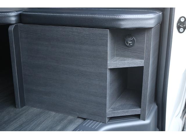 ハイエースワゴン GL ロング familiar センターテーブル フラット フローリング施工 ナビ ETC フリップダウンモニター シートカバー ULTIMATE LEDテール NT-1 16インチ デジタルインナーミラー PVM(40枚目)
