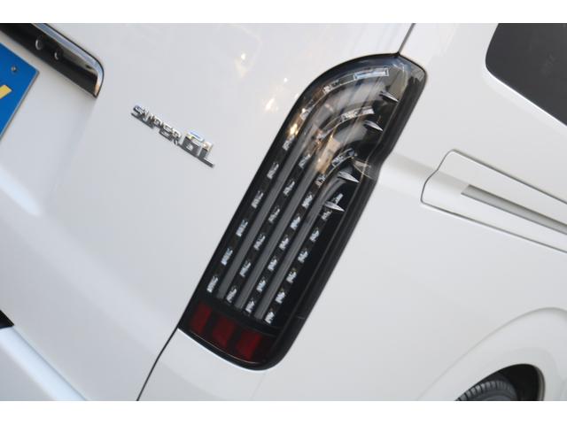 ハイエースバン スーパーＧＬ　ダークプライム　ベッドキット　ＣＦカーゴ　社外フロントスポイラー　煌ＬＥＤテール　７インチナビ　サイドバー　ＥＴＣ　バックカメラ　ベッドキット　ガッツミラー同色塗装　フェニーチェ　１６インチ　グッドイヤー（28枚目）