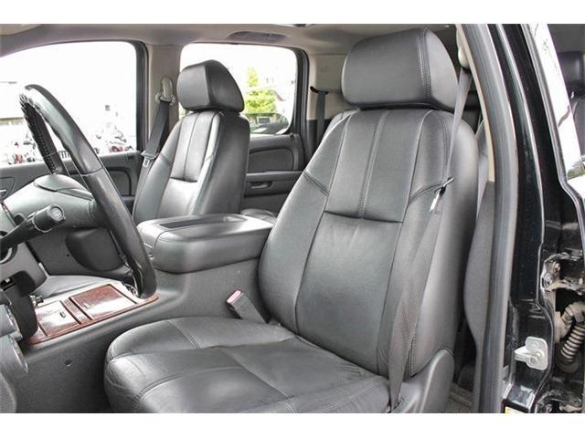 シボレーサバーバン(シボレー) LTZ V8 黒革 サンルーフ ...