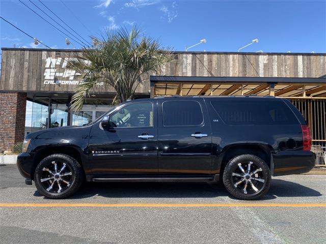 シボレーサバーバン(シボレー) LTZ V8 黒革 サンルーフ ...