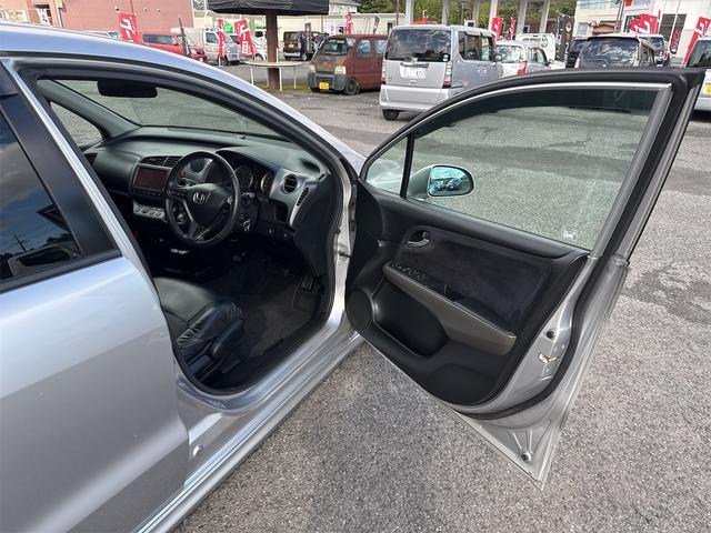 ストリーム RSZ キーレスキー・バックカメラ・社外アルミホイール・ETC(8枚目)