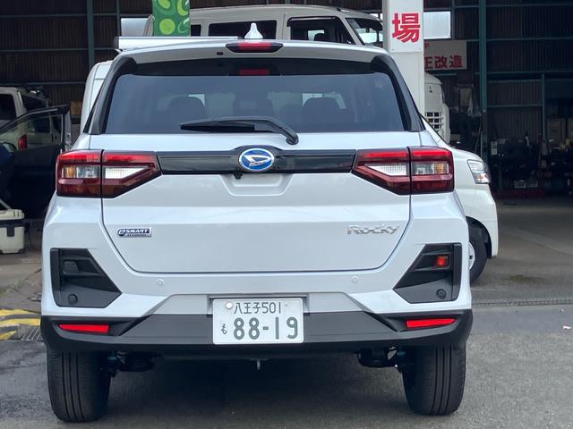 ロッキー プレミアムＧ　ＨＥＶ　バックカメラ　アダプティブクルーズコントロールシステム　レーンアシスト　シートヒーター　ＬＥＤヘッドライト　盗難防止システム　衝突安全ボディ　アルミホイール　電動格納ミラー　運転席助手席エアバック（4枚目）