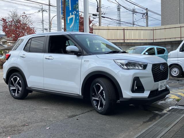 ロッキー プレミアムＧ　ＨＥＶ　バックカメラ　アダプティブクルーズコントロールシステム　レーンアシスト　シートヒーター　ＬＥＤヘッドライト　盗難防止システム　衝突安全ボディ　アルミホイール　電動格納ミラー　運転席助手席エアバック（7枚目）