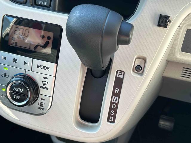 ムーヴ ＸリミテッドＩＩ　ＳＡＩＩＩ　ナビ・バックカメラ付　保証　まごころ保証　１年間・走行距離無制限付き　プッシュボタンエンジンスタート・キーフリーキー・オートエアコン・オートライト・運転席シートヒーター・電動格納ドアミラー・純正ナビ・バックカメラ（8枚目）