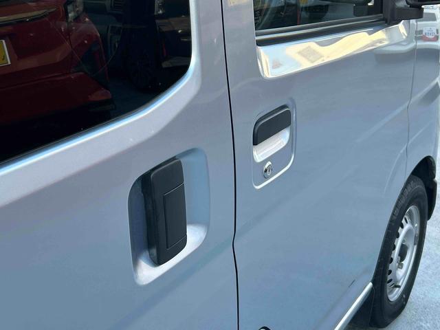 ハイゼットカーゴ ＤＸ　純正エントリーナビ・ＥＴＣ・キーレスキー付　保証　新車保証・まごころ保証　１年間・走行距離無制限付き　Ｂｌｕｅｔｏｏｔｈ対応　ＥＴＣ車載器　ＤＶＤ　ＵＳＢ　安全ボディ　ナビＴＶ　キーレスキー　両側スライドドア　エコアイドル　ＥＳＣ　記録簿（29枚目）