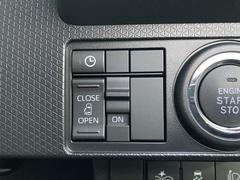 スライドドアは電動となっており、ドアハンドルを引くと自動で開閉しますが、運転席横のスイッチでも開閉させることができます。 6