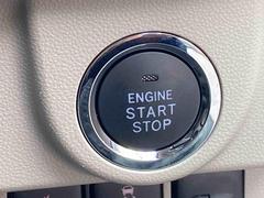 プッシュボタンエンジンスタート付です。ブレーキを踏みながらスイッチを押せばエンジンがかけられます。 5