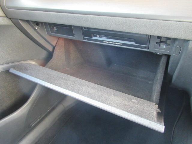 TSIコンフォートラインブルーモーションテクノロジー アダプティプクルーズコントロール ポータブルナビ バックカメラ ミュージックプレーヤー接続可 ワンオーナー 記録簿 運転席&助手席&サイドエアバック 横滑り防止装置 ABS アイドリングストップ(35枚目)