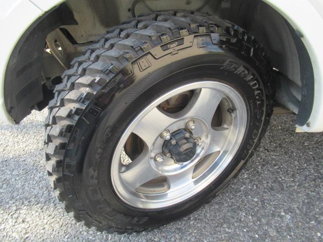 XC 4WD 5速MT 背面タイヤ 純正アルミ 純正CDデッキ キーレス 運転席&助手席エアバック ABS 衝突安全ボディー エアコン パワーウィンドー(22枚目)