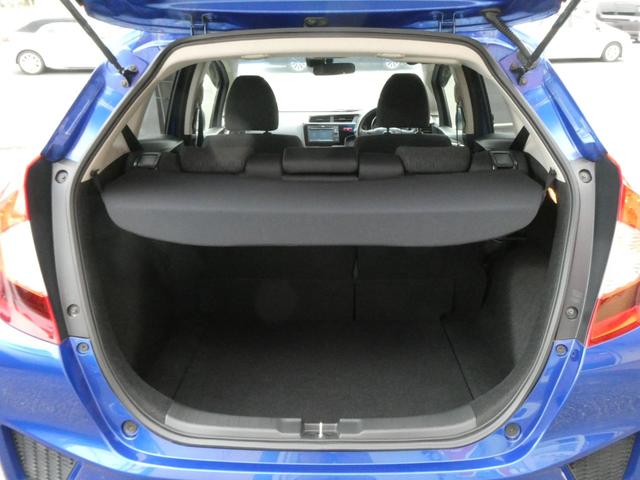 フィット 13G・Fパッケージ 5速マニュアル ディスプレイオーディオ バックカメラ ETC PUSHスタート スマートキー USB入力端子 アイドリングストップ(28枚目)