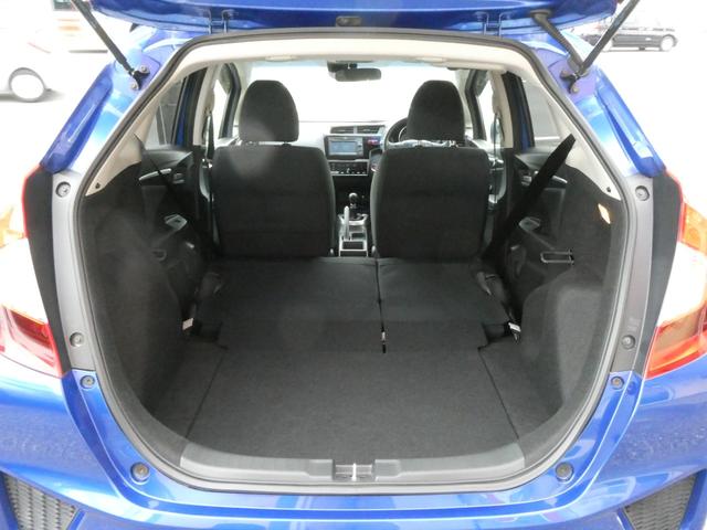 フィット 13G・Fパッケージ 5速マニュアル ディスプレイオーディオ バックカメラ ETC PUSHスタート スマートキー USB入力端子 アイドリングストップ(30枚目)