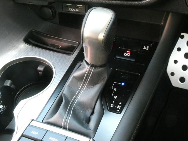 足元もスッキリなフロアＡＴ♪シフトチェンジの操作性に優れ、なおかつ室内空間を有効活用してくれます♪