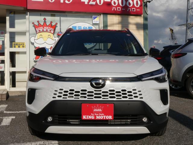 カローラクロス ハイブリッド　Ｚ　登録済未使用車　メモリーナビ　パノラマルーフ　Ｂｌｕｅｔｏｏｔｈ　アダプティブクルーズコントロール　プリクラッシュセーフティ　ＥＴＣ２．０　パークアシスト　パワーバックドア　オートマチックハイビーム（9枚目）