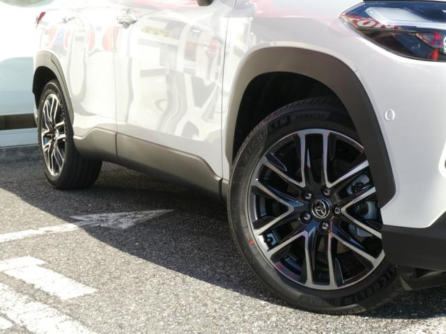 カローラクロス ハイブリッド　Ｚ　登録済未使用車　メモリーナビ　パノラマルーフ　Ｂｌｕｅｔｏｏｔｈ　アダプティブクルーズコントロール　プリクラッシュセーフティ　ＥＴＣ２．０　パークアシスト　パワーバックドア　オートマチックハイビーム（19枚目）