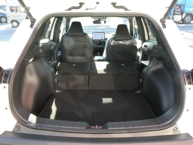 カローラクロス ハイブリッド　Ｚ　登録済未使用車　メモリーナビ　パノラマルーフ　Ｂｌｕｅｔｏｏｔｈ　アダプティブクルーズコントロール　プリクラッシュセーフティ　ＥＴＣ２．０　パークアシスト　パワーバックドア　オートマチックハイビーム（28枚目）