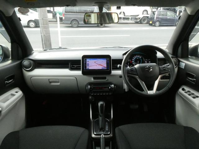 進化されたインパネ周りは、スタイリッシュかつ操作性や視認性にも優れ、飽きのこないデザインになっております！