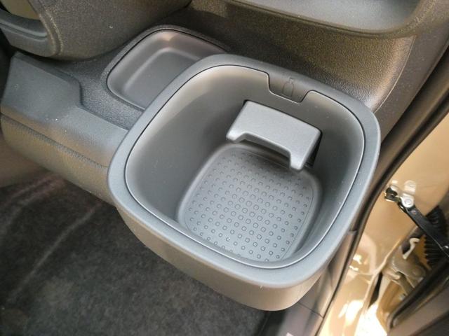 シエンタ ハイブリッドＸ　登録済未使用車　ディスプレイオーディオ　バックカメラ　Ｂｌｕｅｔｏｏｔｈ　レーンアシスト　オートマチックハイビーム　アダプティブクルーズコントロール　オートホールド　ＥＴＣ　ＵＳＢ端子　スマートキー（51枚目）