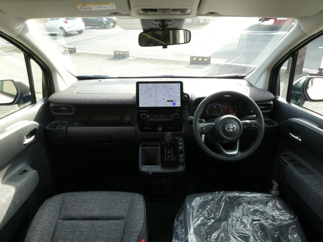 シエンタ ハイブリッドＺ　登録済未使用車　コンフォートｐｋｇ　メモリーナビ　パノラミックビューモニター　Ｂｌｕｅｔｏｏｔｈ　シートヒーター　ステアリングヒーター　両側電動スライドドア　アダプティブクルーズコントロール　ＥＴＣ（5枚目）