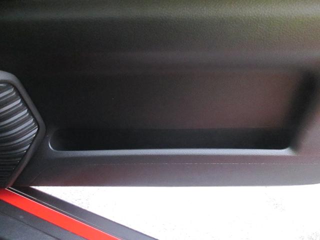 ドアポケットにも収納があります☆車内のゴミ袋として使用するビニール袋をしまっている方もいらっしゃいます☆