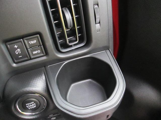 運転席のドリンクホルダーです☆掃除もしやすい形です☆