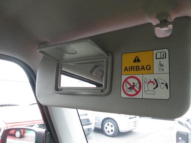 運転席・助手席のサンバイザーにはミラーが付いています☆