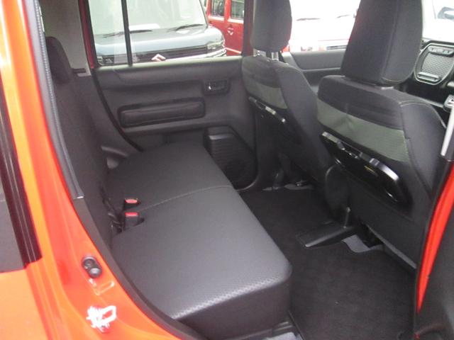 後席は大人もゆったり☆左右独立してシートスライド・リクライニング出来ます☆