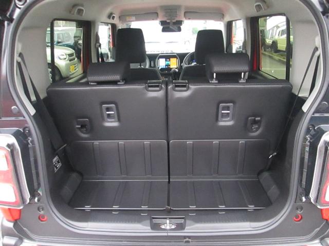 荷室も広い☆後席をスライドさせて前に出すと、さらに広くなります☆