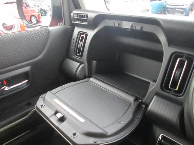 テーブルとしても使える収納です☆